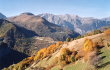 Vue sur la monte  la station des 2 Alpes et le massif du Rochail au fond.